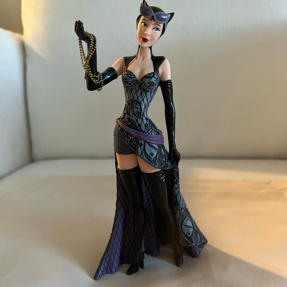 Enesco DC Comics Couture de Force Catwoman Figurine